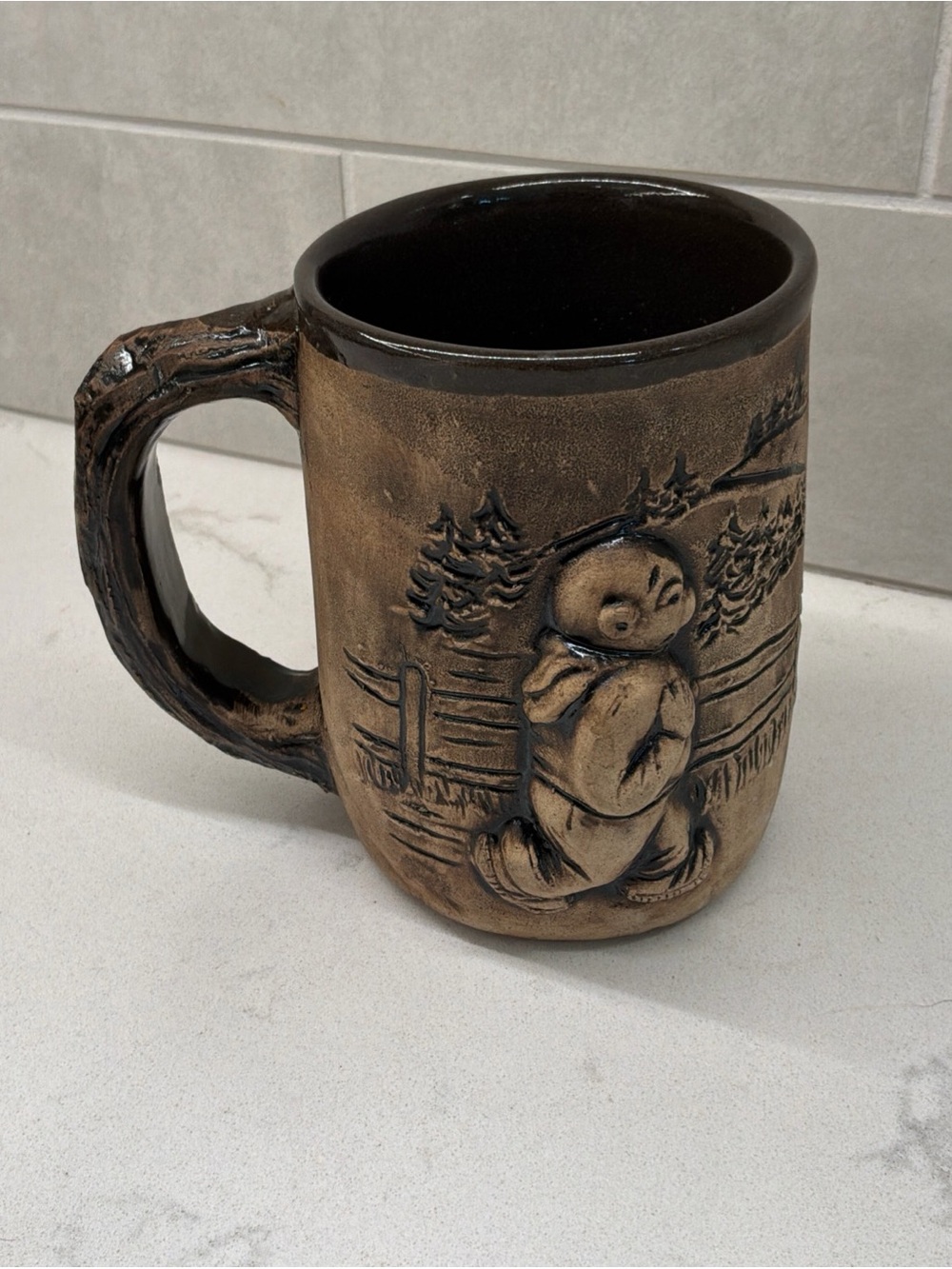 VTG 1977 NA Eastman Pottery 3D Mug Signed Mountain Pines Cabin Core